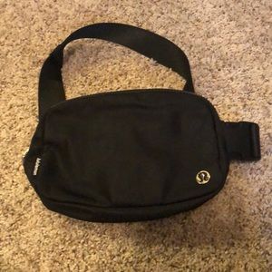 Lululemon everywhere beltbag